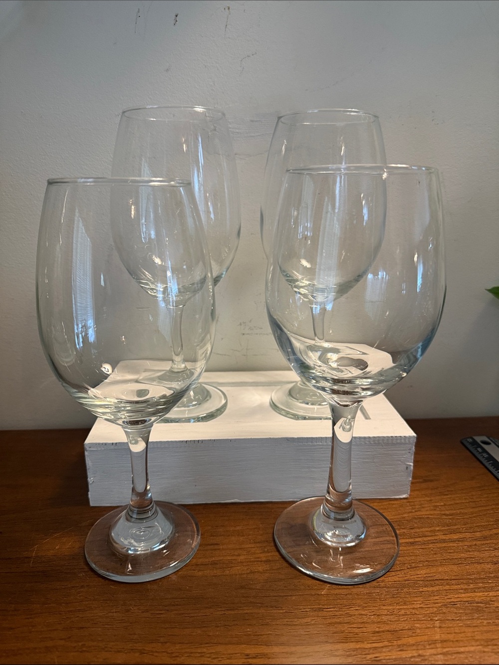 Clear Elegant Stem Style Wine Glasses - Set of 4